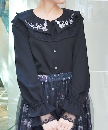 スノー・ローズ刺繍ブラウス