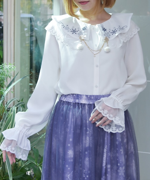 スノー・ローズ刺繍ブラウス