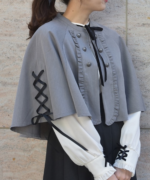 Ｗ釦レースアップケープ