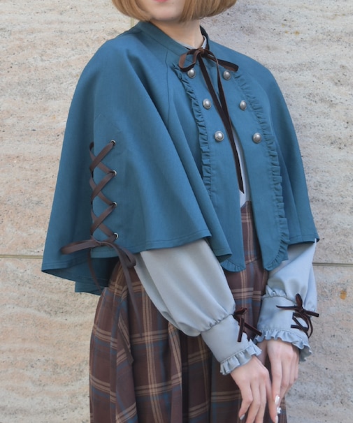 Ｗ釦レースアップケープ