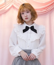 ブローチ付きヨークフリルブラウス