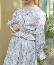 チェック×フラワー柄ブラウス