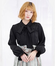 ボウタイリボン付きフリルブラウス