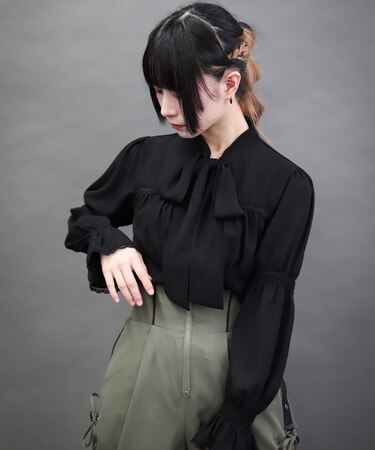 シャーリングボウタイブラウス