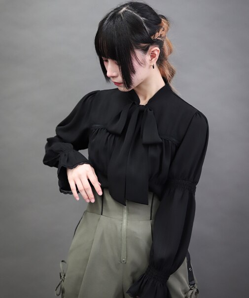 シャーリングボウタイブラウス