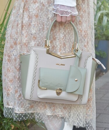 エンボスフラップ配色バッグ