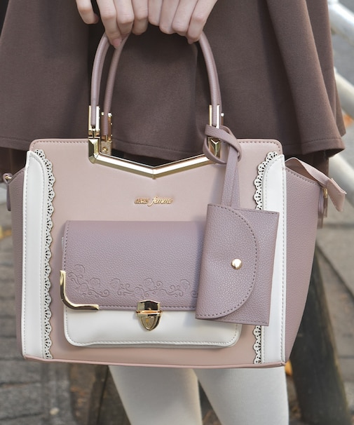 エンボスフラップ配色バッグ