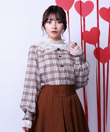 レース襟ブラウス