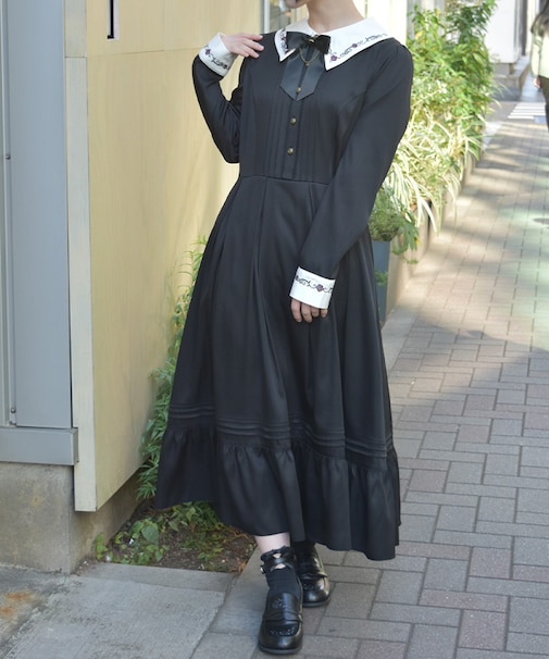 リボンセット刺繍ロングワンピース