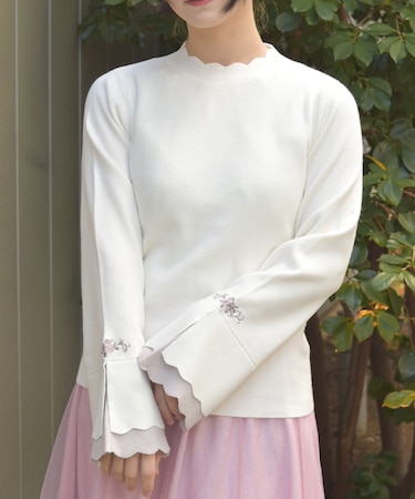 ローズ刺繍フレア袖配色ニット