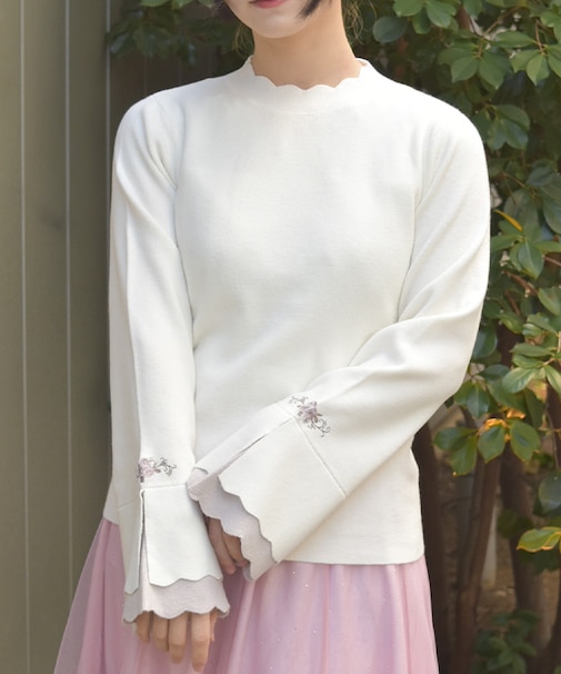 ローズ刺繍フレア袖配色ニット