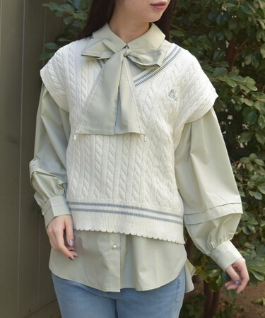 刺繍入りチルデンニットベスト