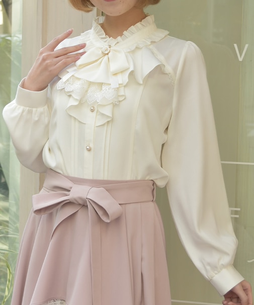 リボンジャボブローチブラウス