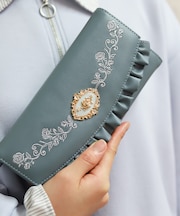 ローズ刺繍フリル長財布