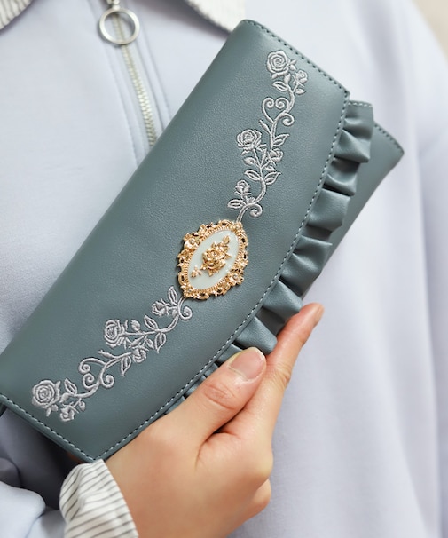 ローズ刺繍フリル長財布