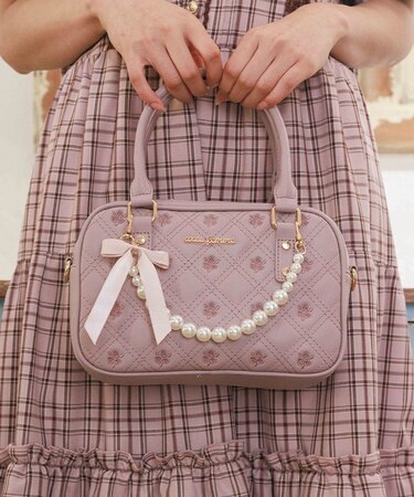 チャーム付ローズキルトバッグ