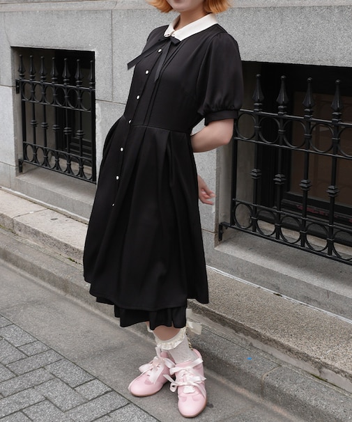 ブローチ付きバイカラーワンピース