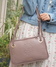 紋章風エンボスデザインバッグ