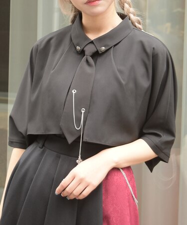 チェーンネクタイ付ブラウス