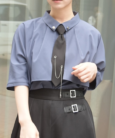 チェーンネクタイ付ブラウス