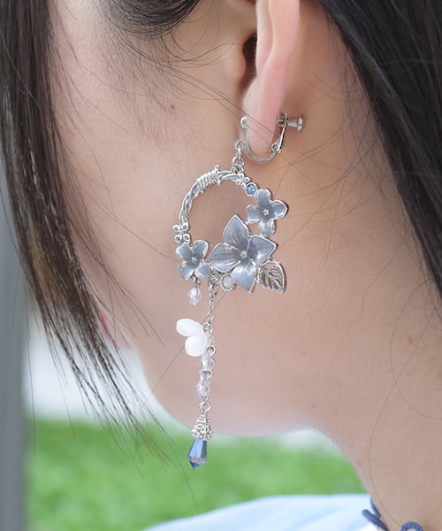 N.146 紫陽花が浮かぶ クリア ゆらゆら アシンメトリー 夏 イヤリング 紫陽花アシメイヤリング｜アクシーズファムの通販｜&mall（アンド