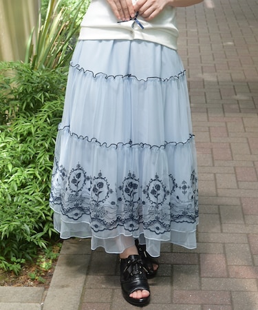 ローズ刺繍×チュールスカート