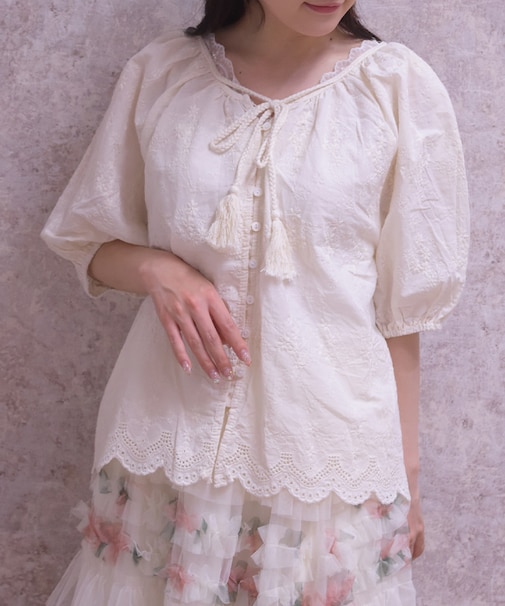 刺繍ブラウス