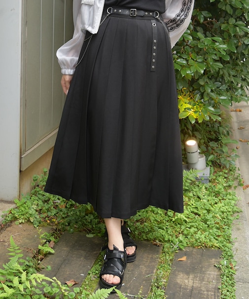 ベルト×チェーンプリーツスカート