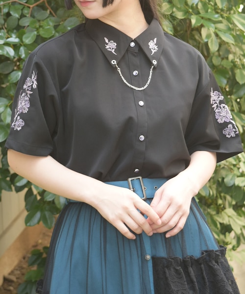 チェーン付刺繍シャツ｜アクシーズファムの通販｜&mall（アンドモール