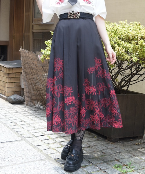 みなみ☆断捨離中　　　新品　アクシーズファム　彼岸花柄プリーツスカート 彼岸花柄SK｜アクシーズファムの通販｜&mall（アンドモール）三井