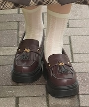 厚底タッセルローファー