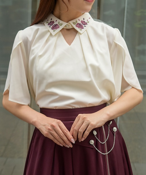 薔薇刺繍フレア袖ブラウス