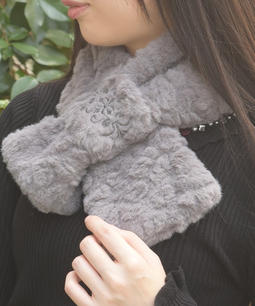 刺繍ファーティペット