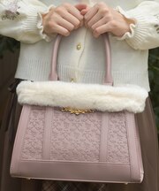ファー付き薔薇エンボスバッグ