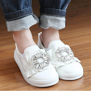 【当該商品送料無料】キッズ スリッポン 女の子 通販 紐なしスニーカー 57062202 白 ホワイト ビジュー キラキラ 宝石 ワンポイント 通学