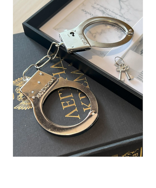 【当商品送料無料】手錠 おもちゃ コスプレ 通販 仮装 手枷 小物 おもちゃ手錠 演劇 芝居 小道具 鍵付き 舞台 撮影小物 手品 グッズ