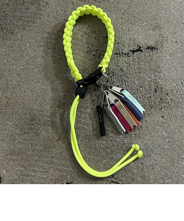 【当商品送料無料】cheek バッグ チャーム C25004 通販 バッグチャーム パラコード ドリンクホルダー 持ち歩き キーホルダー