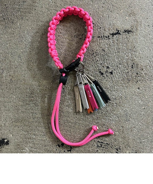 【当商品送料無料】cheek バッグ チャーム C25004 通販 バッグチャーム パラコード ドリンクホルダー 持ち歩き キーホルダー