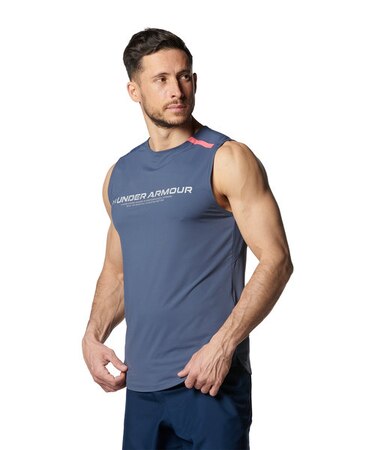 UAアイソチル スリーブレスTシャツ 〈グラフィック〉（トレーニング/MEN）