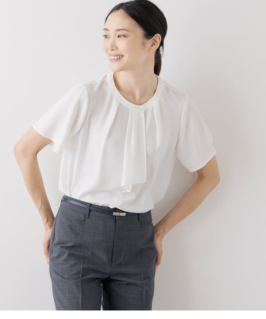 ソフトパウダークロス タックフリル半袖ブラウス