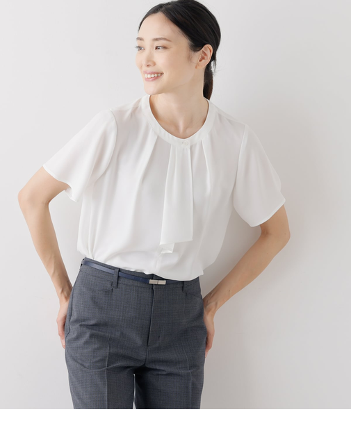 ソフトパウダークロス タックフリル半袖ブラウス