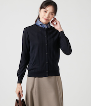 【手洗い可能】セルロースポリエステル 透かし柄クルーネックカーディガン