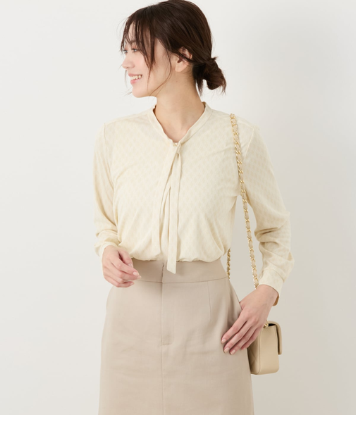 ポリエステル強撚スムース タイルプリント Vネックボウタイプルオーバー