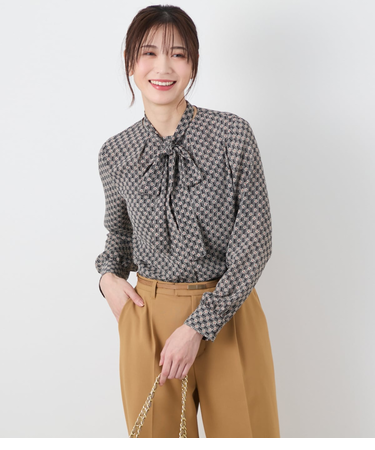 アーキテクスチャーモチーフプリント ボウタイブラウス