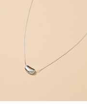 ビーンズモチーフネックレス