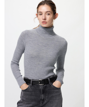 メリノリブタートルネックセーター