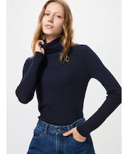 メリノリブタートルネックセーター