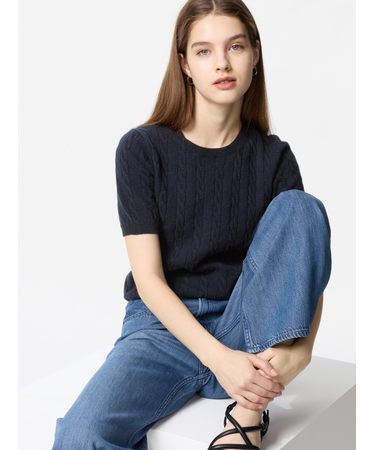 ケーブルクルーネックセーター