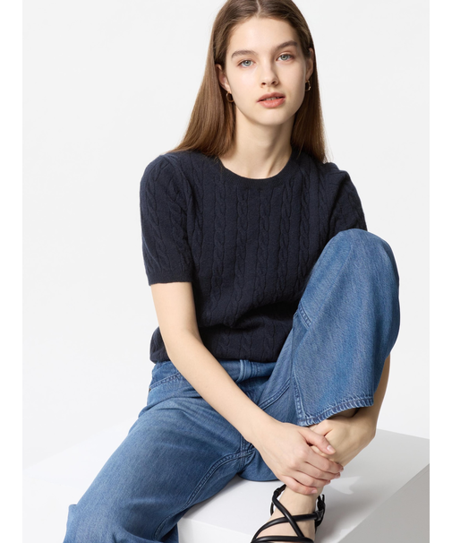 ケーブルクルーネックセーター