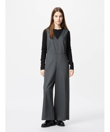 ジャンプスーツ